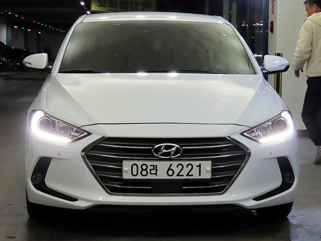 HYUNDAI Avante - Vista 2