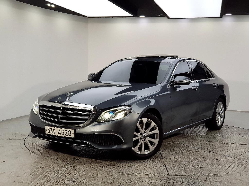 Mercedes Benz E class 2018 Gris - Importación desde Corea - HF Imports Iquique - Foto 1