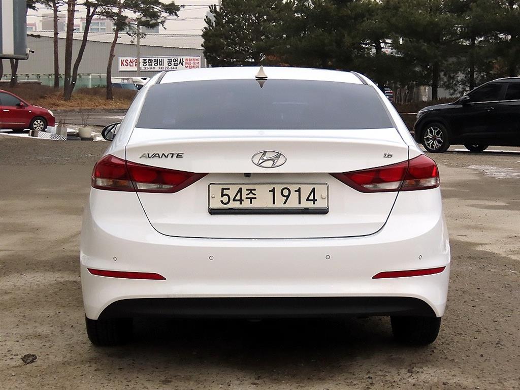 HYUNDAI Avante - Vista 4