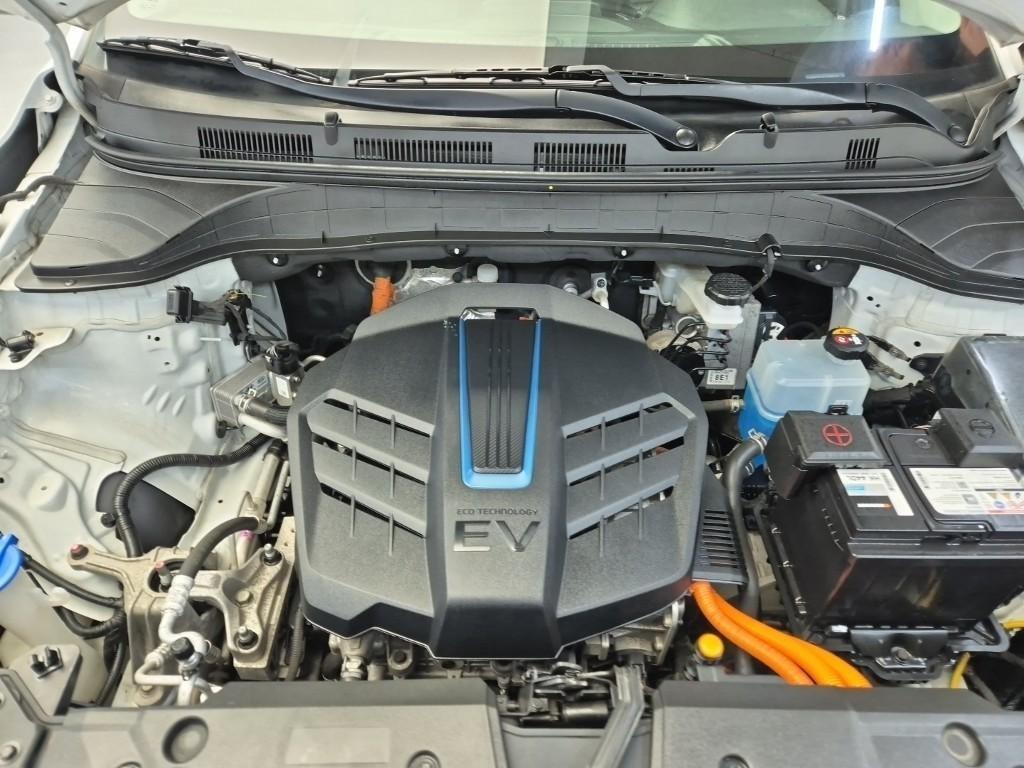 HYUNDAI Kona - Vista 5