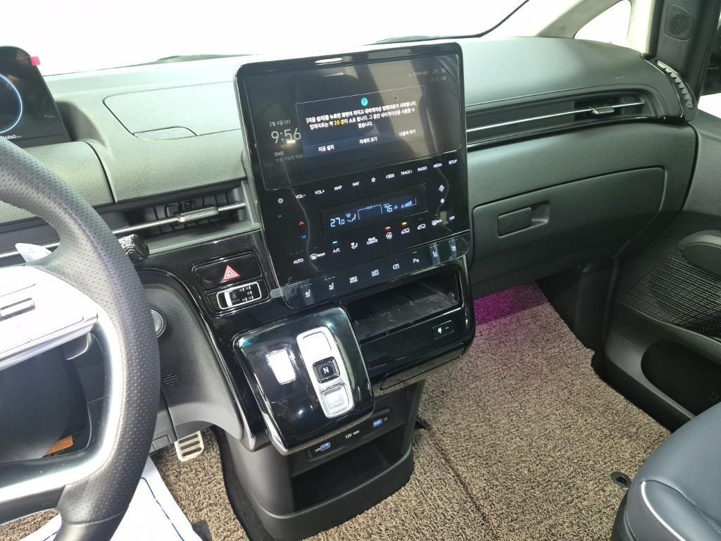 HYUNDAI Staria - Vista 10