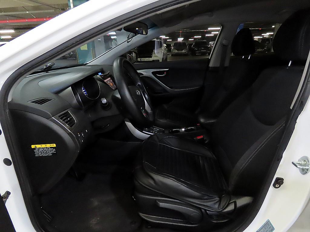 HYUNDAI Avante - Vista 6