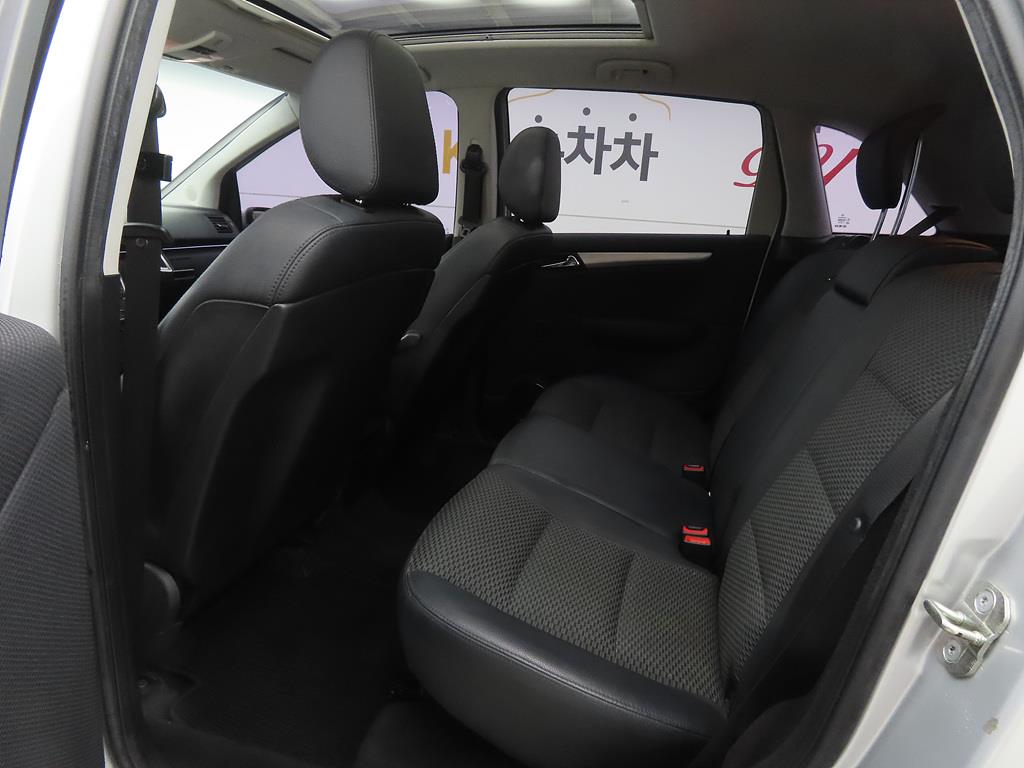 Mercedes Benz B Class (MY B) - Vista 6