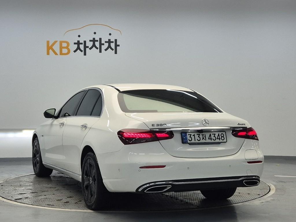 Mercedes Benz E class - Vista 4