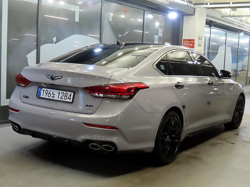 HYUNDAI Genesis - Vista 4