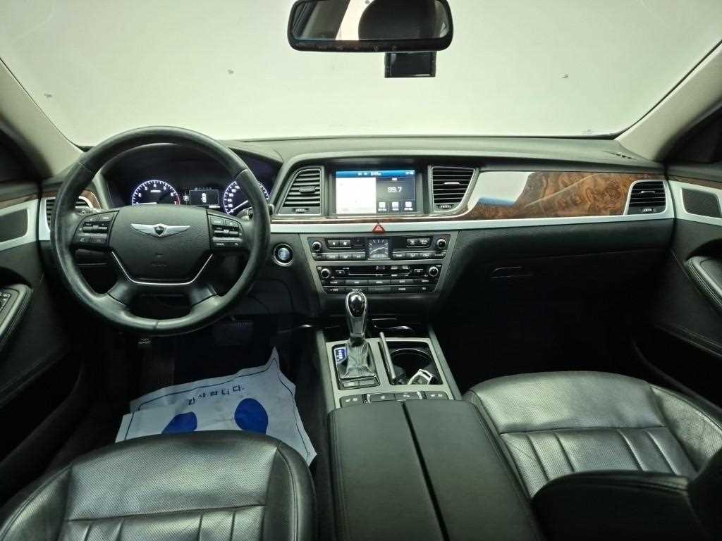 HYUNDAI Genesis - Vista 7