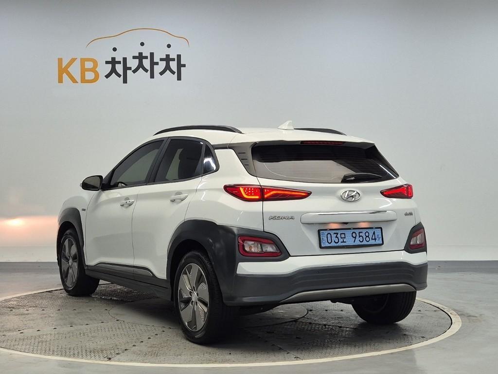 HYUNDAI Kona - Vista 3