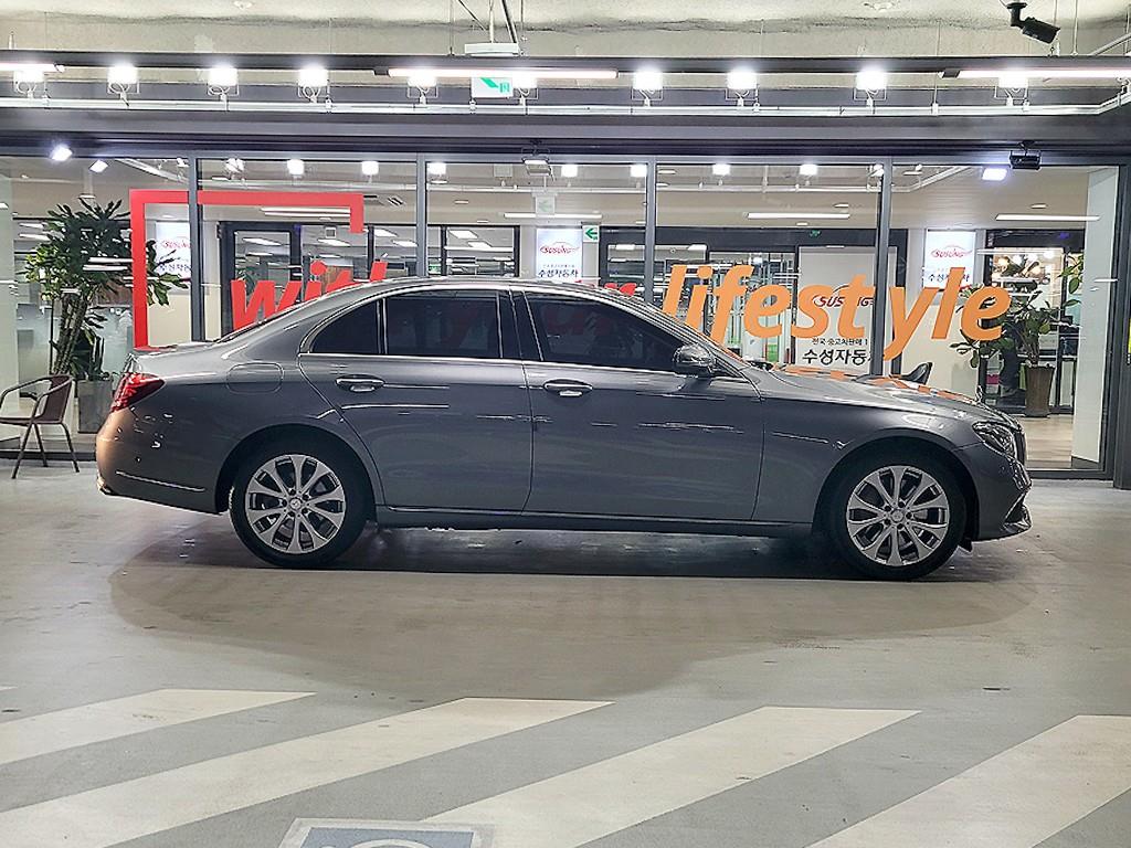 Mercedes Benz E class - Vista 3