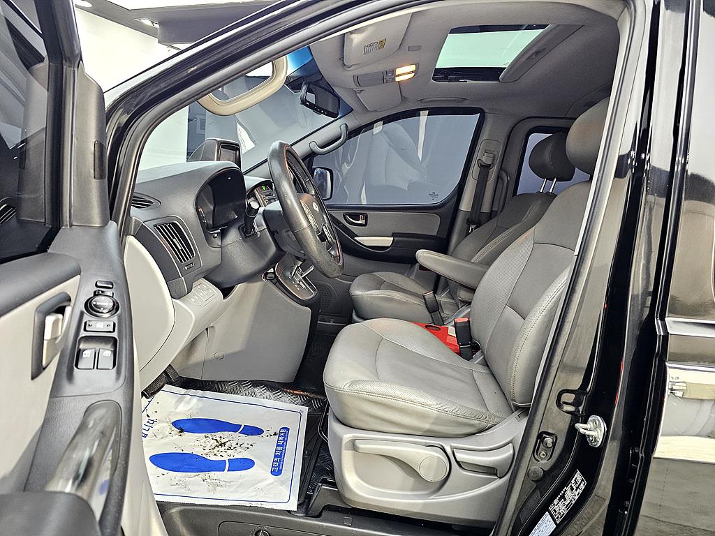 HYUNDAI Starex - Vista 8