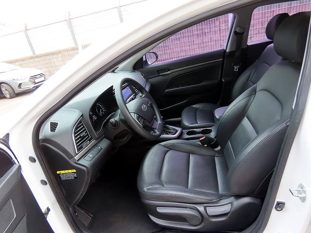 HYUNDAI Avante - Vista 5