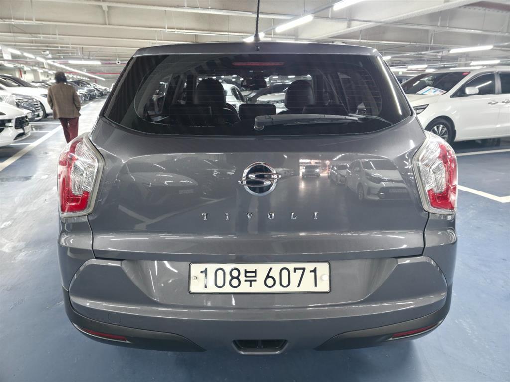 Ssangyong Tivoli - Vista 5