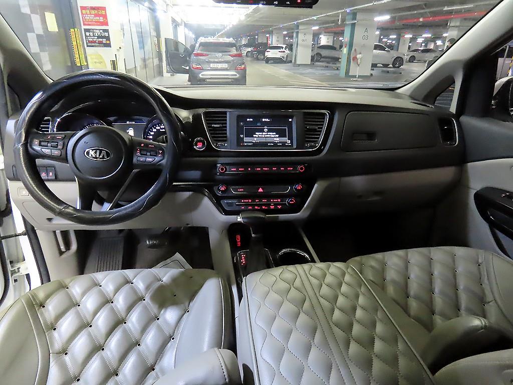 KIA Carnival - Vista 10