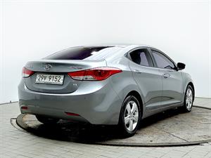 HYUNDAI Avante - Vista 8