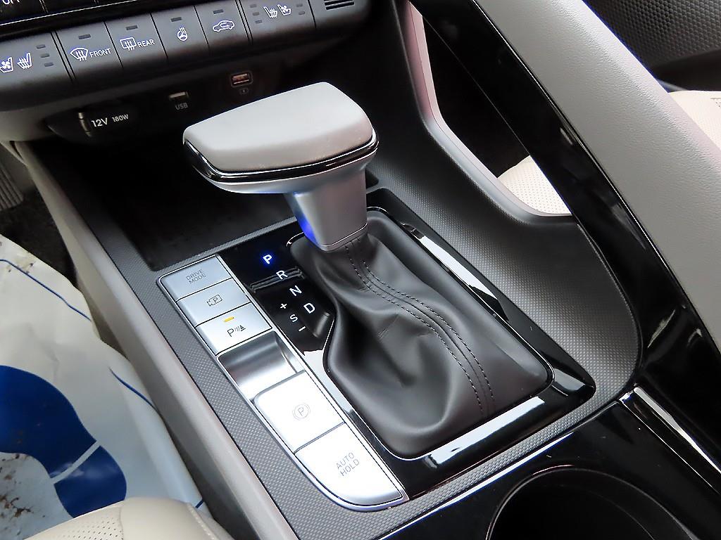 HYUNDAI Avante - Vista 10