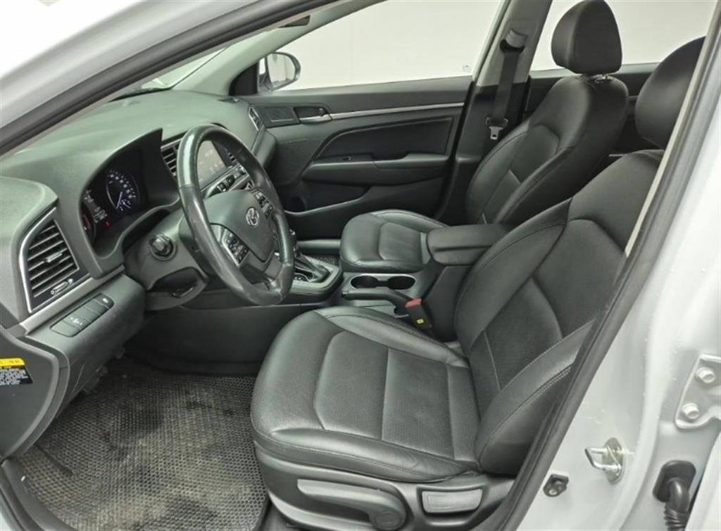 HYUNDAI Avante - Vista 11