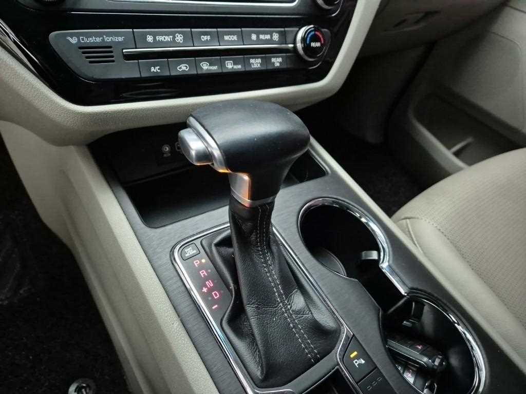 KIA Carnival - Vista 8