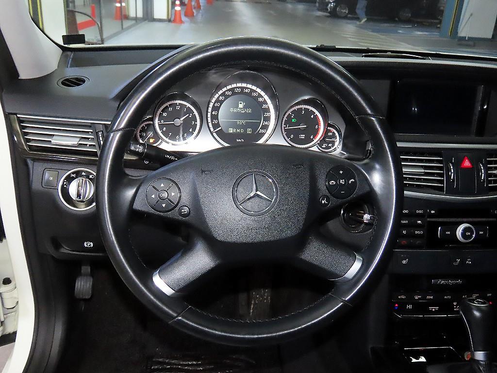 Mercedes Benz E class - Vista 8