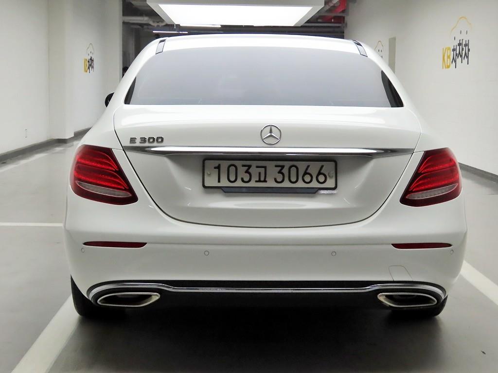 Mercedes Benz E class - Vista 3