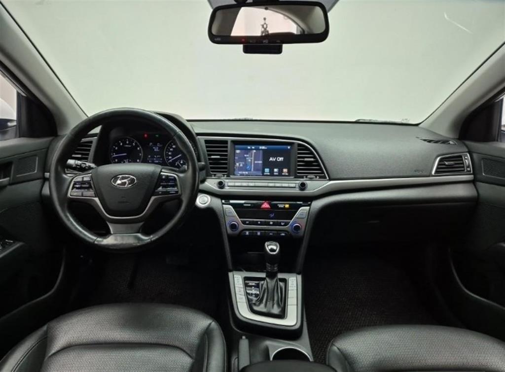 HYUNDAI Avante - Vista 7