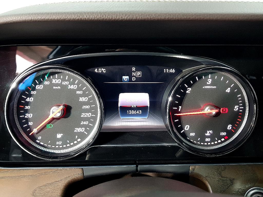 Mercedes Benz E class - Vista 6