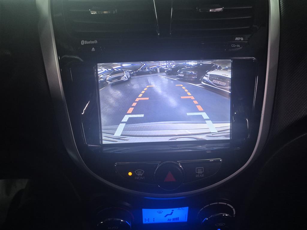 HYUNDAI Accent - Vista 12