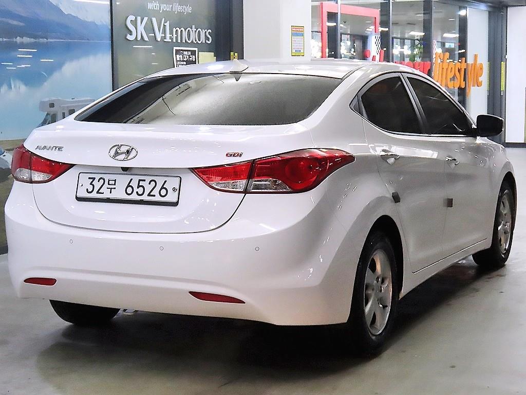 HYUNDAI Avante - Vista 4