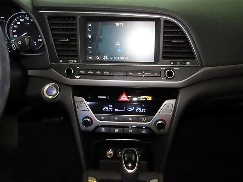 HYUNDAI Avante - Vista 11