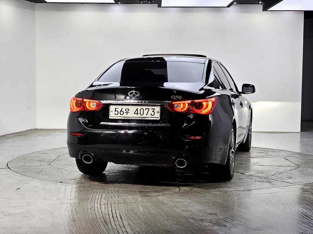 Infiniti Q - Vista 3