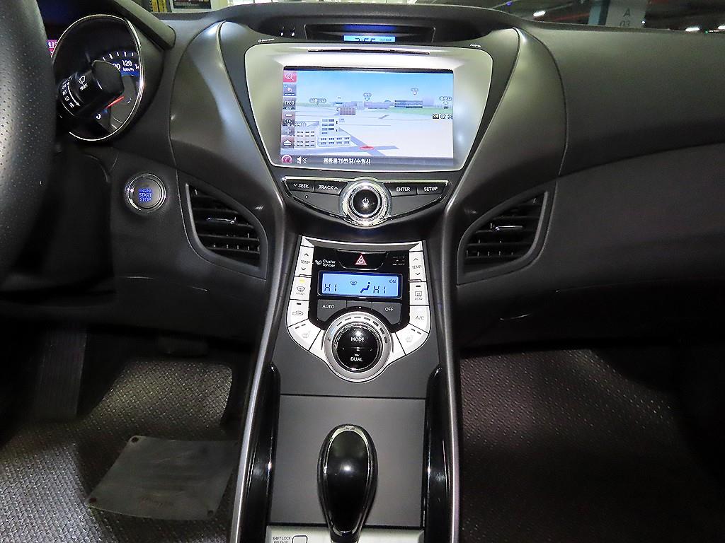 HYUNDAI Avante - Vista 11
