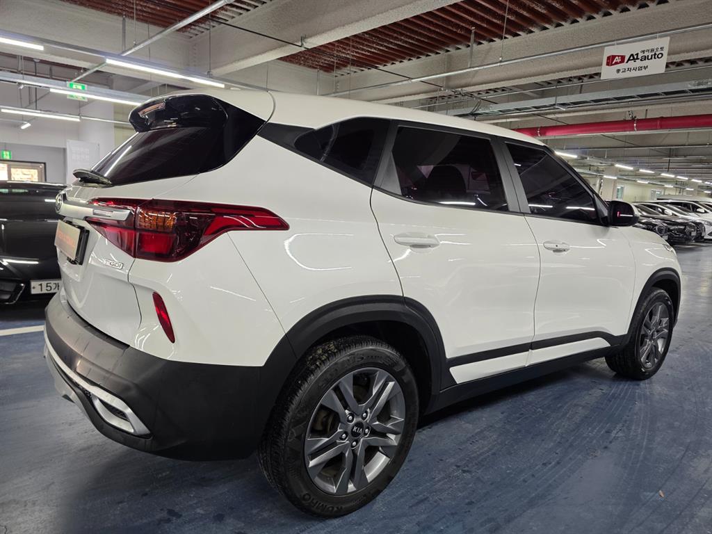 KIA Seltos - Vista 6