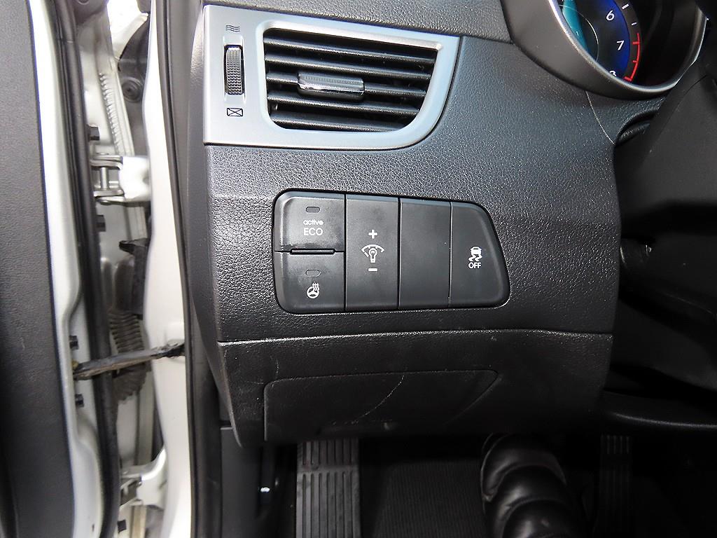 HYUNDAI Avante - Vista 12