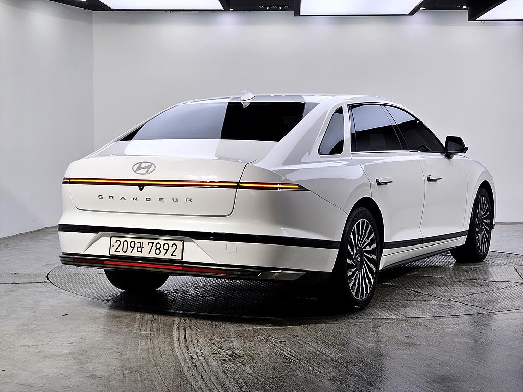 HYUNDAI Grandeur - Vista 4