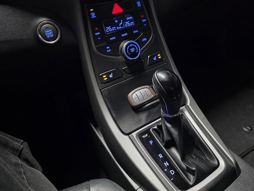 HYUNDAI Avante - Vista 12