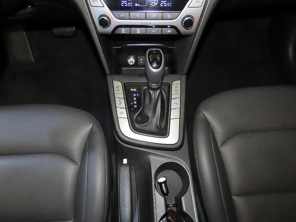 HYUNDAI Avante - Vista 12