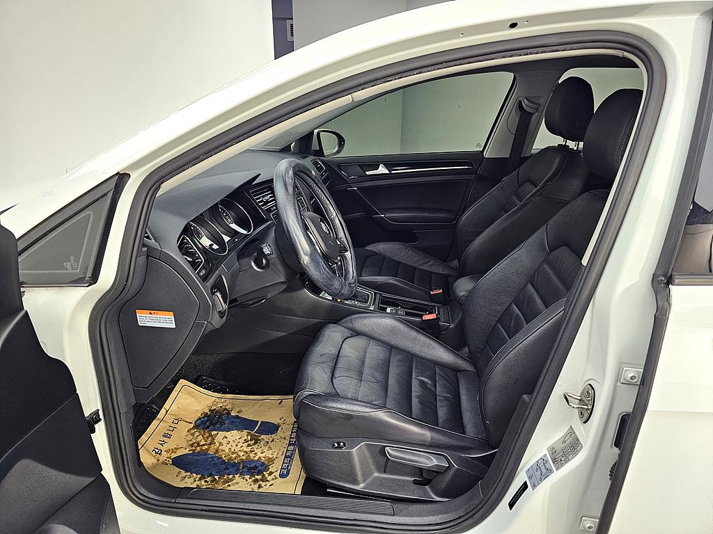 Volkswagen Golf - Vista 8