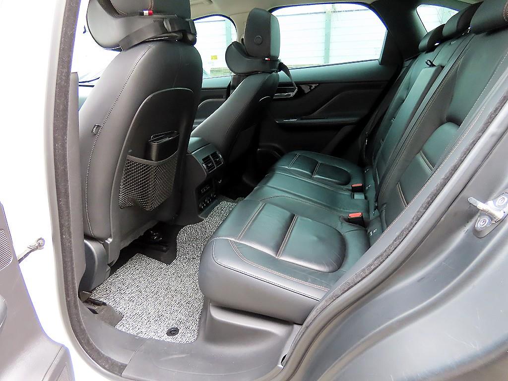 Jaguar F-PACE - Vista 6