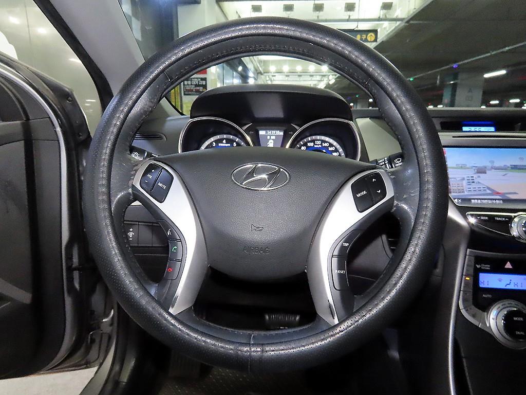 HYUNDAI Avante - Vista 8