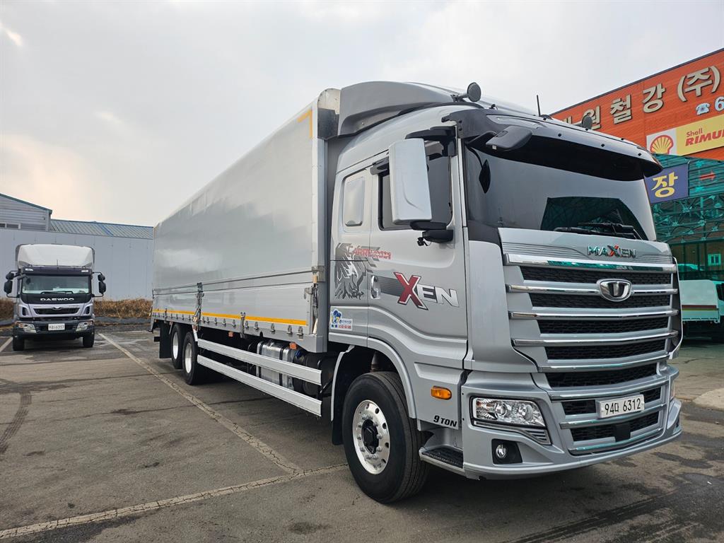 medium and large cargo truck - Vista 3