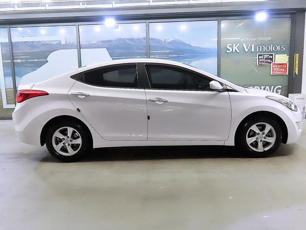 HYUNDAI Avante - Vista 3