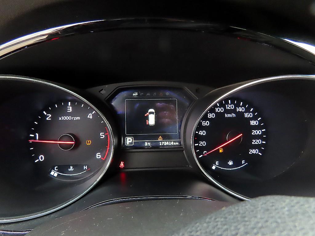 KIA Carnival - Vista 9