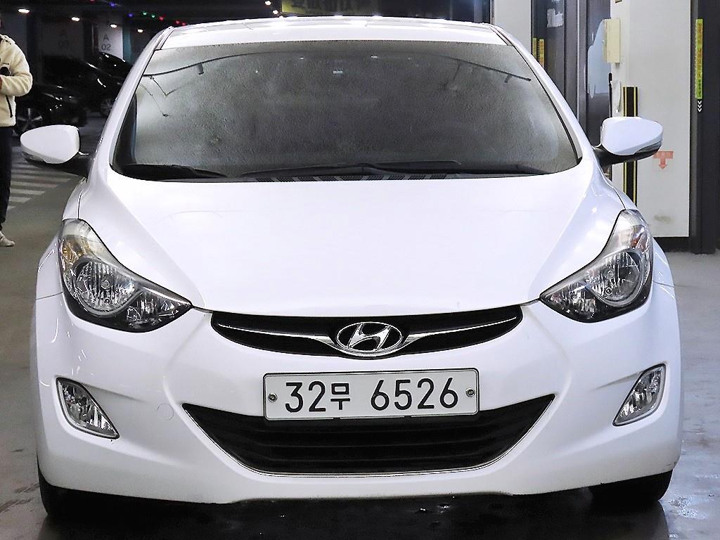 HYUNDAI Avante - Vista 2