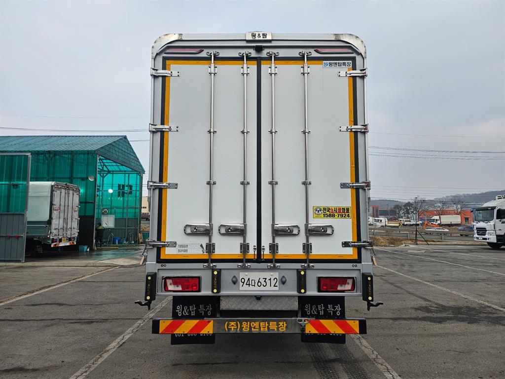 medium and large cargo truck - Vista 4