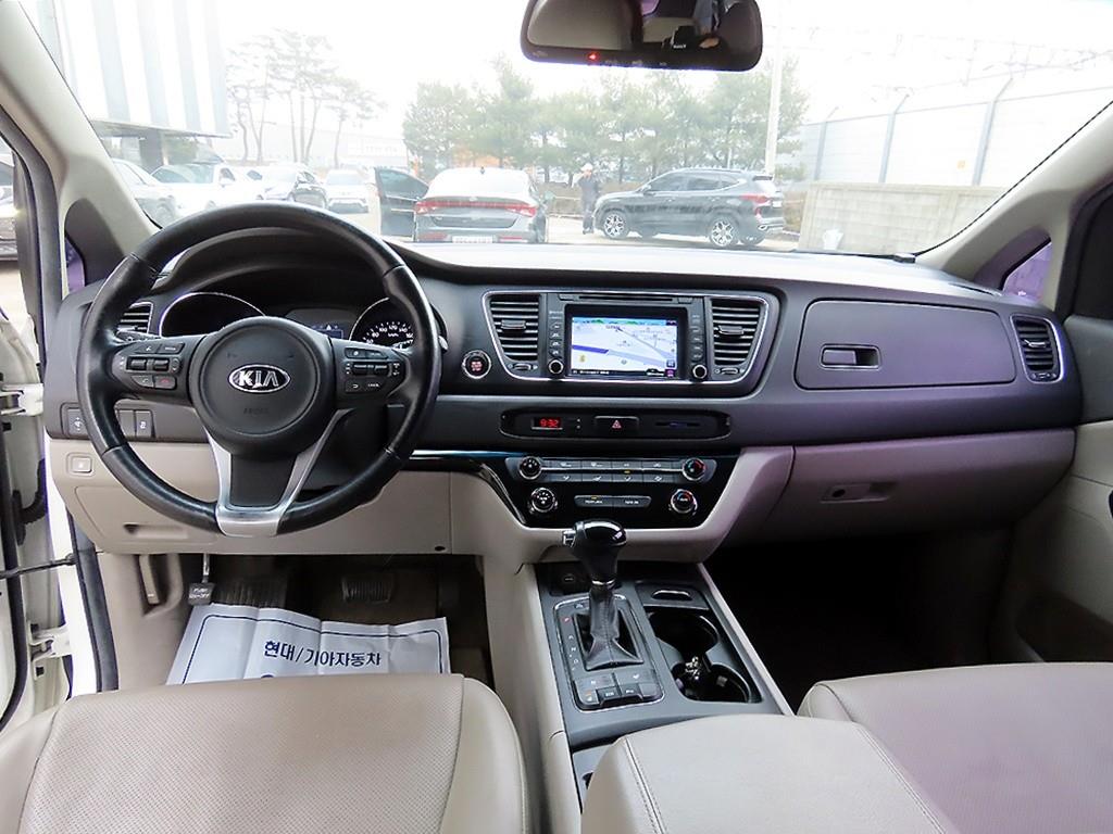 KIA Carnival - Vista 8