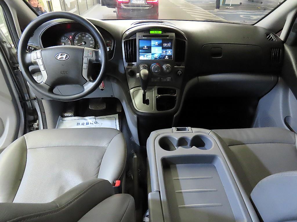 HYUNDAI Starex - Vista 10