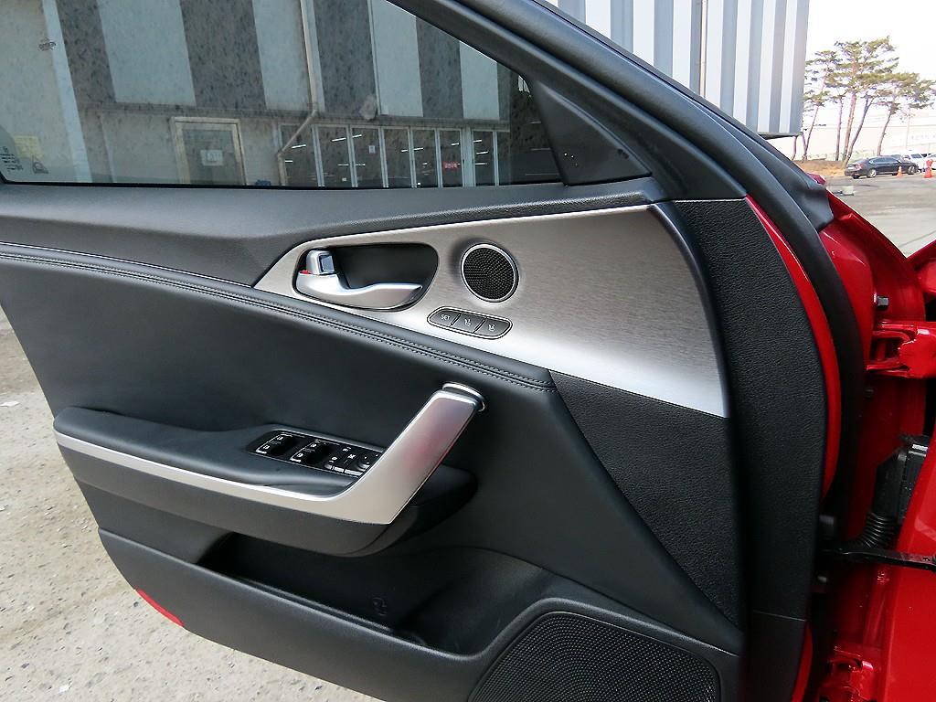 KIA Stinger - Vista 11