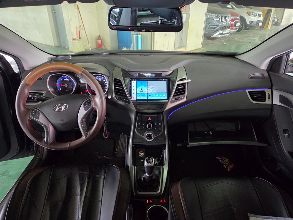 HYUNDAI Avante - Vista 8