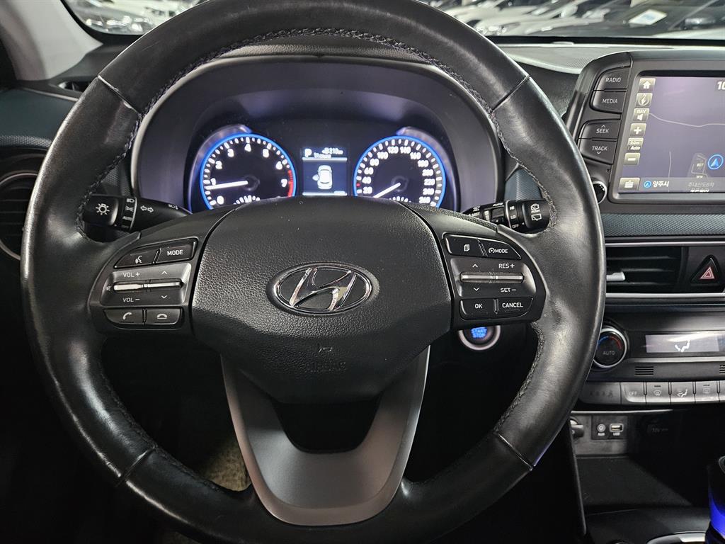 HYUNDAI Kona - Vista 7