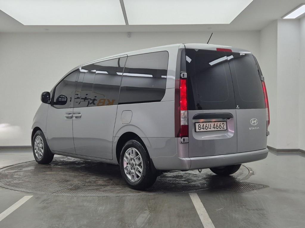 HYUNDAI Staria - Vista 3