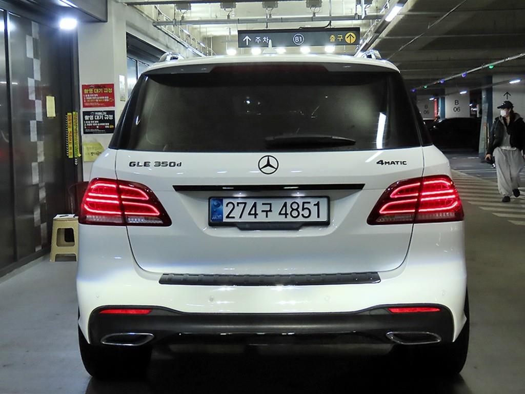 Mercedes Benz GLE Class - Vista 5