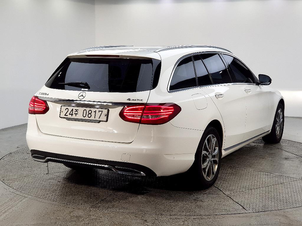 Mercedes Benz C Class - Vista 4